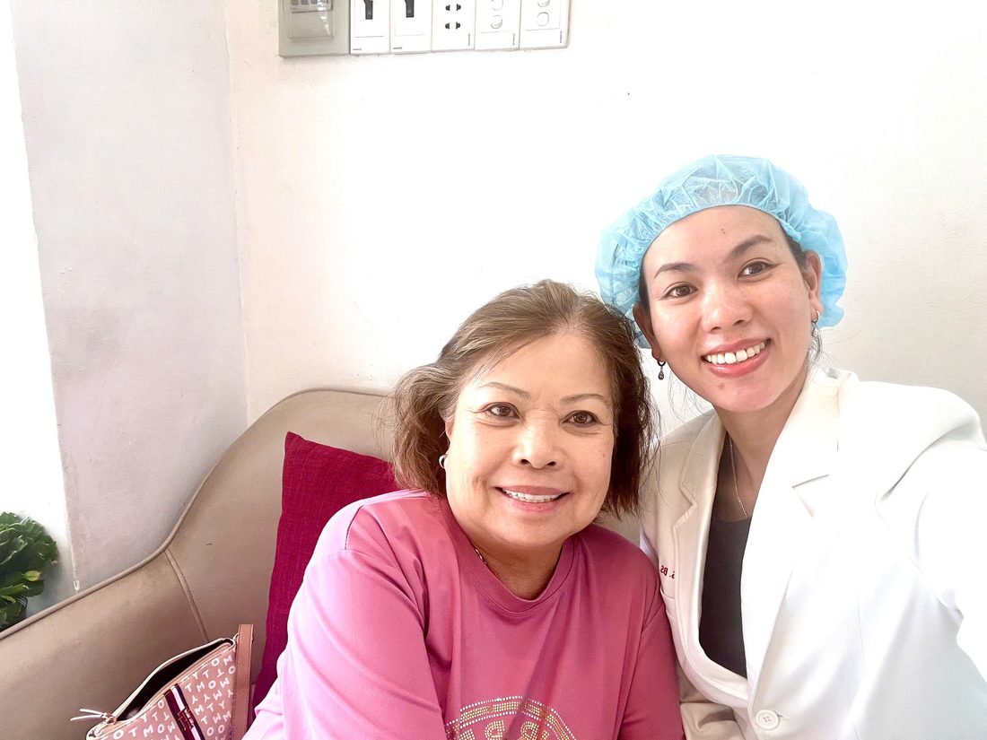 Dr. My Chi with a patient